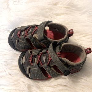 Keens Boys Toddler Size 5